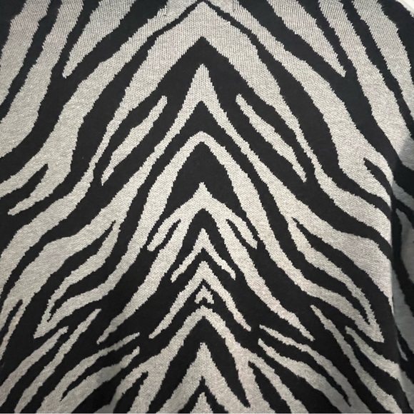 PREMISE GRAY ZEBRA PRINT CARDIGAN SWEATER W/ POCKETS | SIZE XS - Picture 7 of 12
